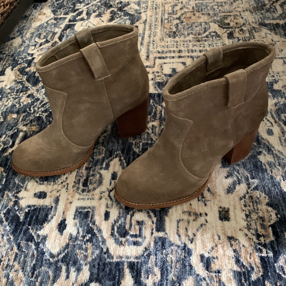 Splendid Lakota Booties - Camel Suede - Size 8